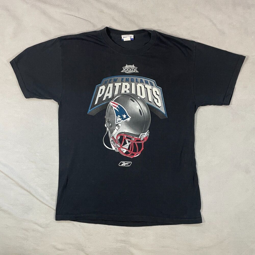 Vintage New England Patriots T Shirt Size Medium Helmet Super Bowl XXXIX Reebok